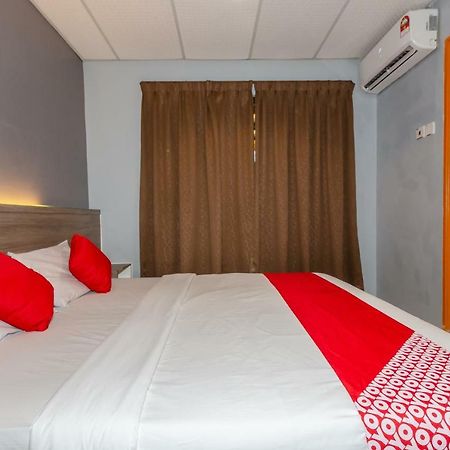 Oyo 1088 Yellow Mansion Banda Kaba Hotel Malacca ภายนอก รูปภาพ