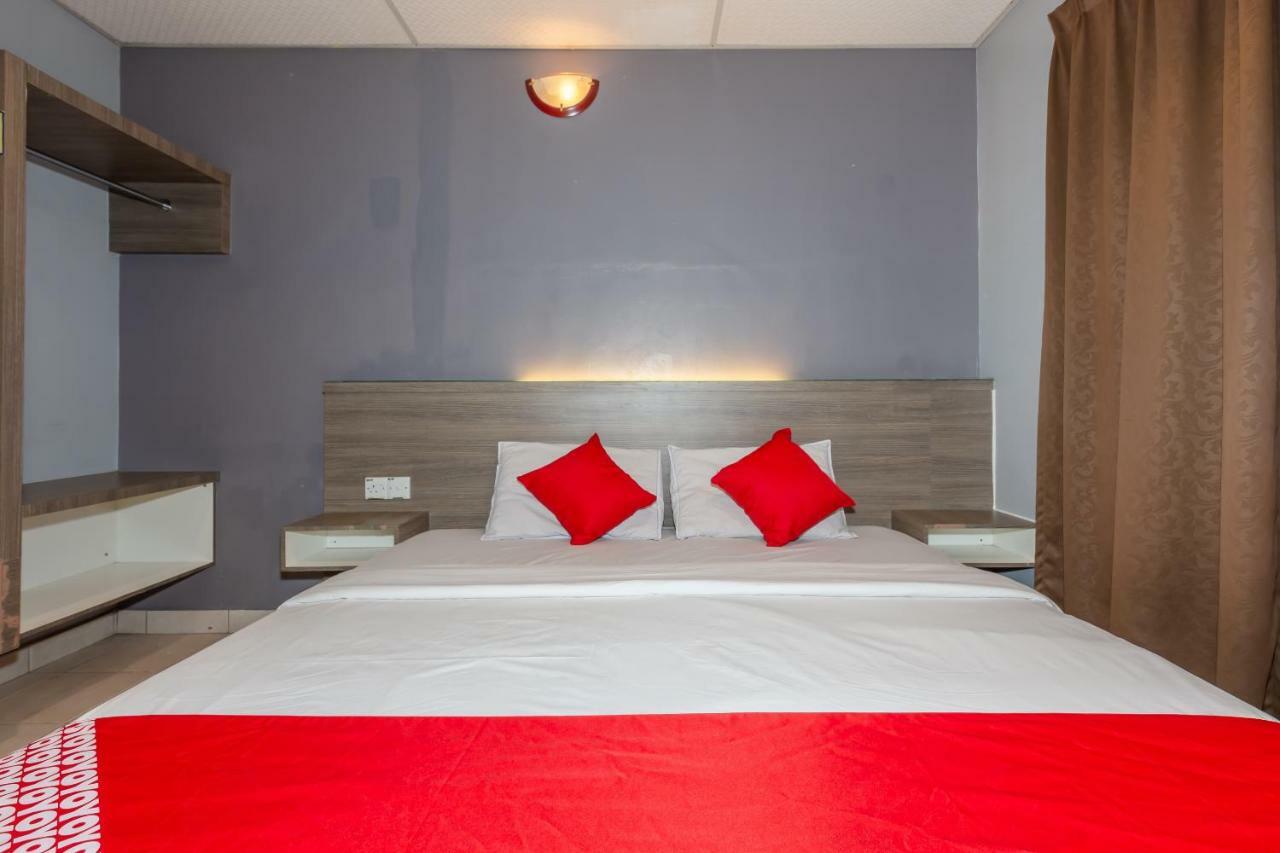 Oyo 1088 Yellow Mansion Banda Kaba Hotel Malacca ภายนอก รูปภาพ