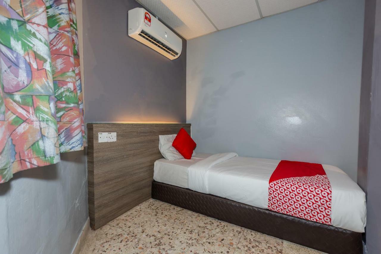 Oyo 1088 Yellow Mansion Banda Kaba Hotel Malacca ภายนอก รูปภาพ